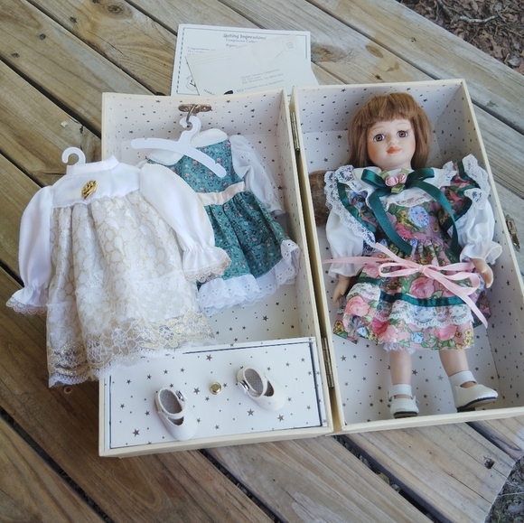 Lasting Impressions Companion Collection Porcelain Doll With Trunk & Dresses - Picture 1 of 16